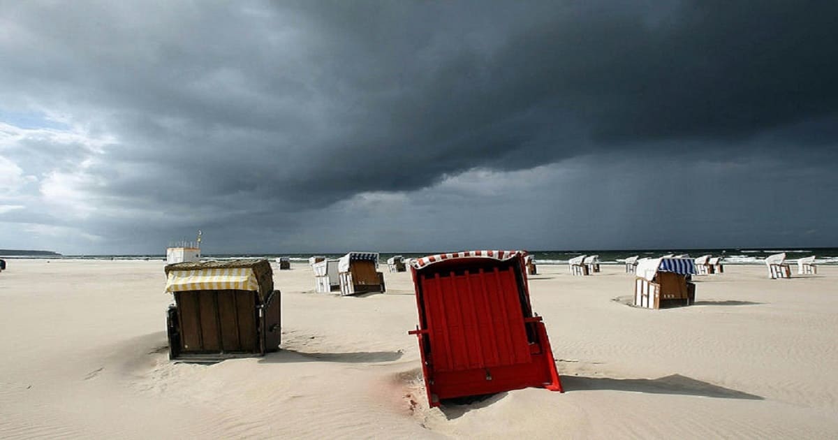7 приемов для роста продаж в низкий сезон — кресла на пляже